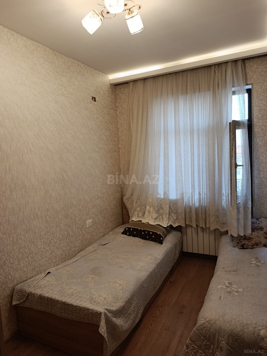 3 otaqlı Köhnə tikili, Bakıxanov q., Bakı