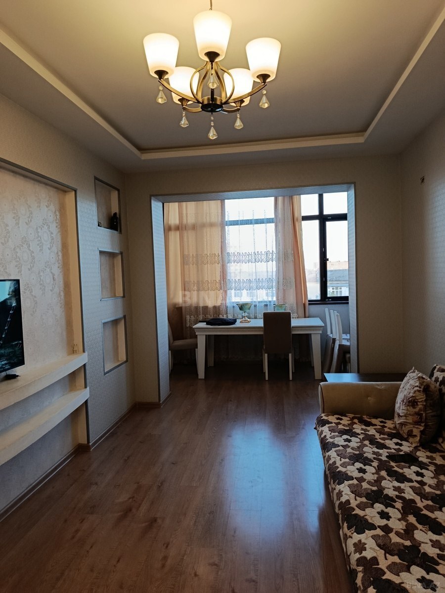 3 otaqlı Köhnə tikili, Bakıxanov q., Bakı