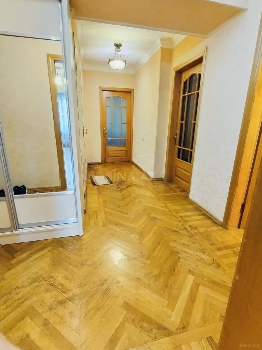 3 otaqlı Köhnə tikili, İnşaatçılar m., Bakı