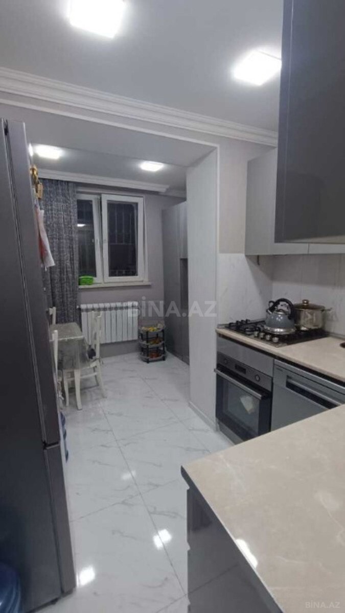 3 otaqlı Köhnə tikili, Elmlər Akademiyası m., Bakı