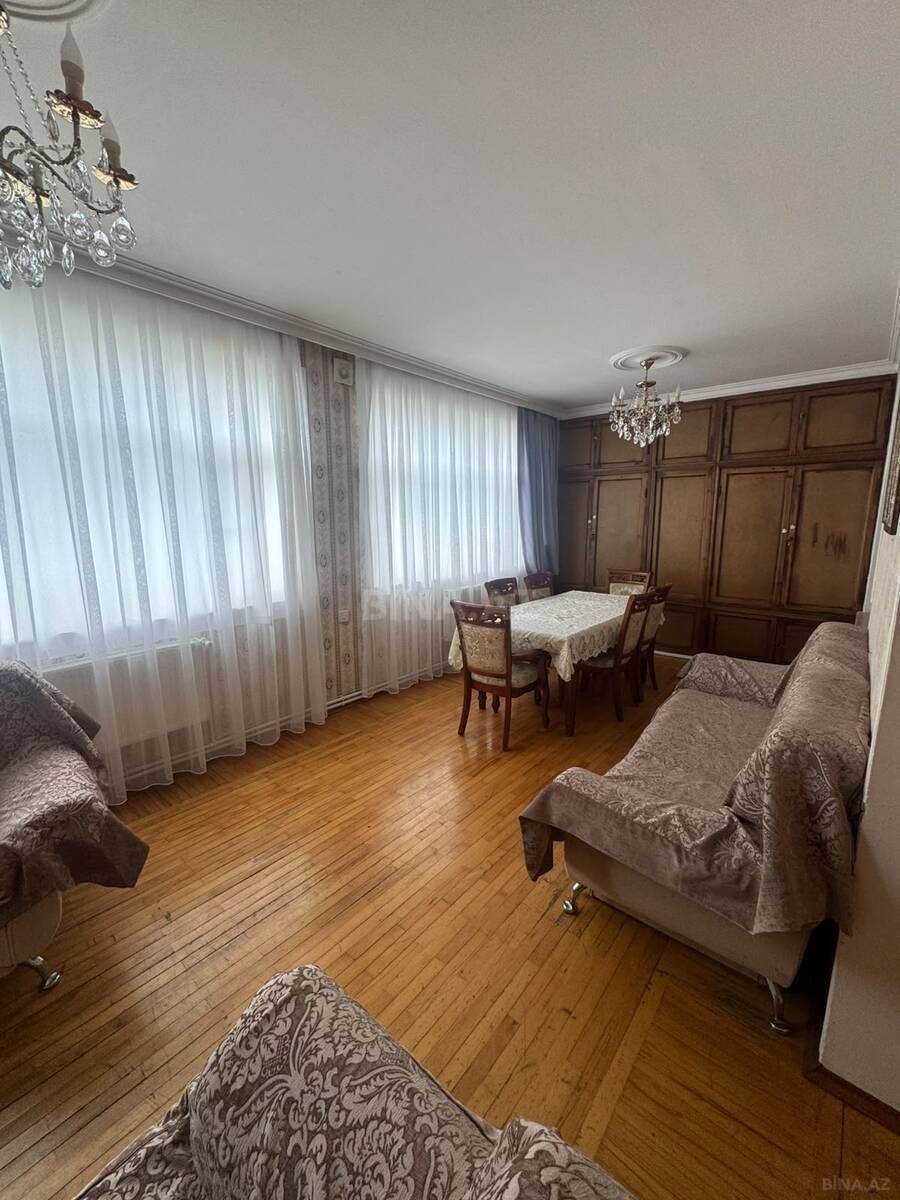 3 otaqlı Köhnə tikili, Şah İsmayıl Xətai m., Bakı
