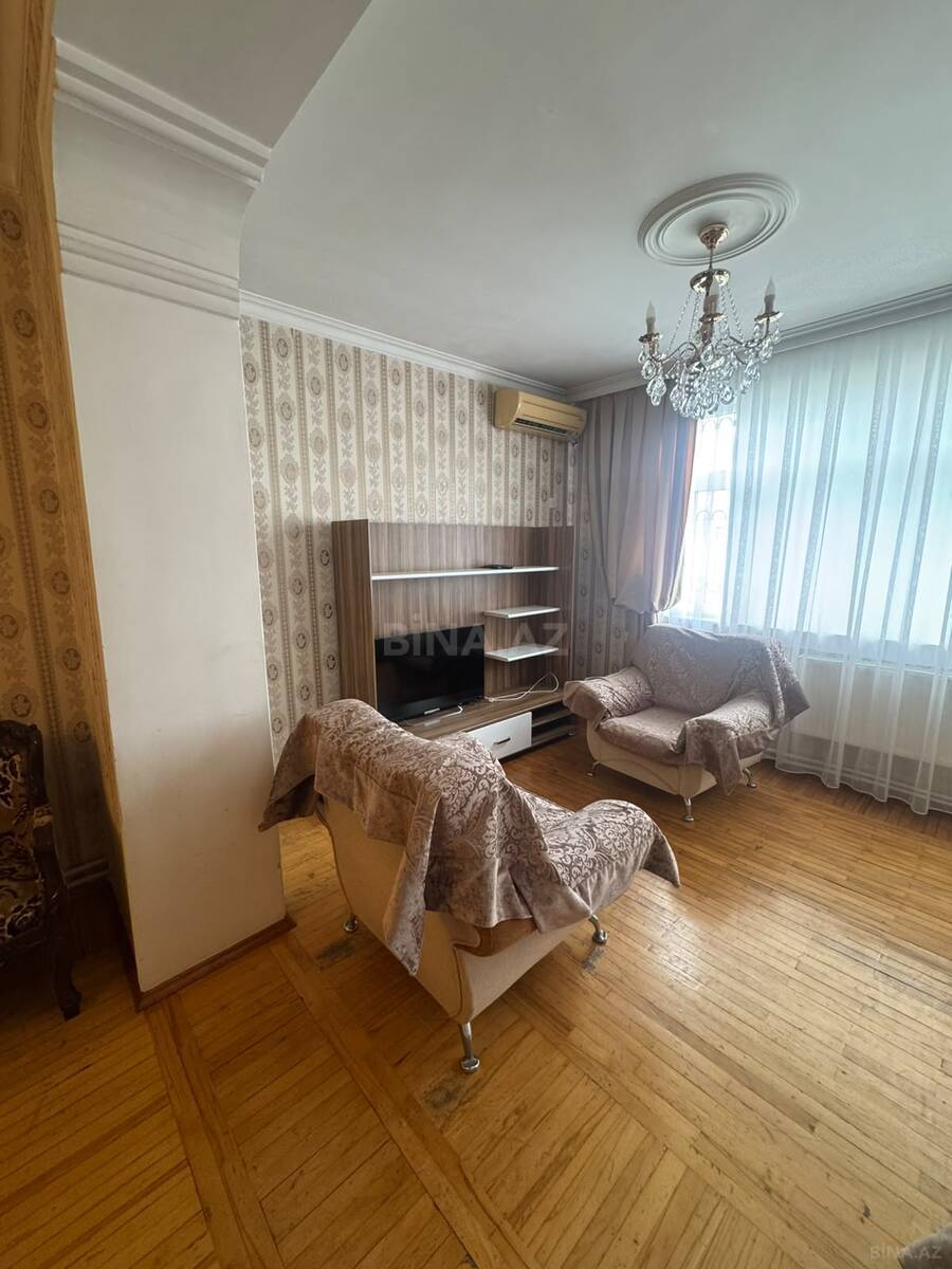 3 otaqlı Köhnə tikili, Şah İsmayıl Xətai m., Bakı