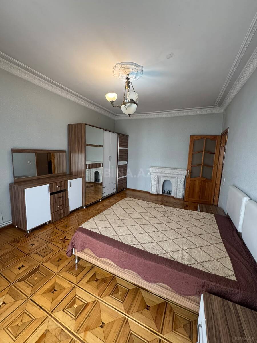 3 otaqlı Köhnə tikili, Şah İsmayıl Xətai m., Bakı