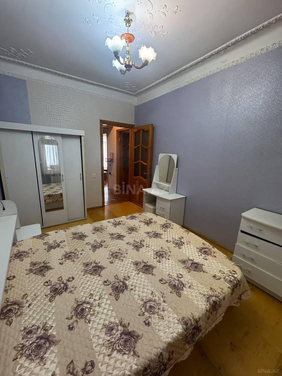 3 otaqlı Köhnə tikili, Şah İsmayıl Xətai m., Bakı