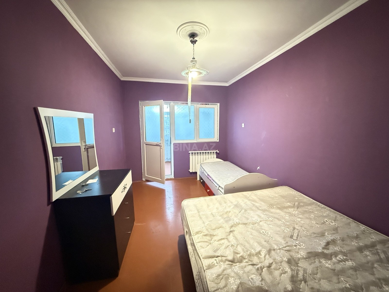 3 otaqlı Köhnə tikili, Xalqlar Dostluğu m., Bakı