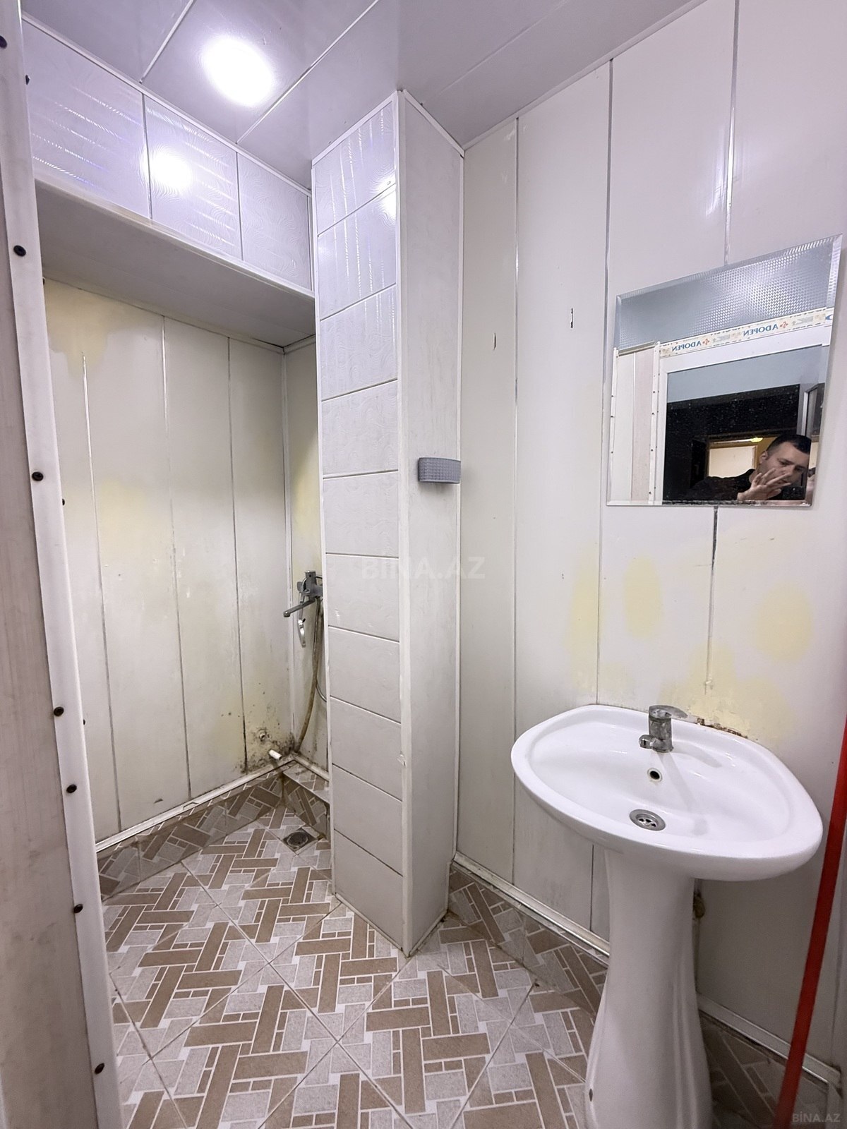 3 otaqlı Köhnə tikili, Xalqlar Dostluğu m., Bakı