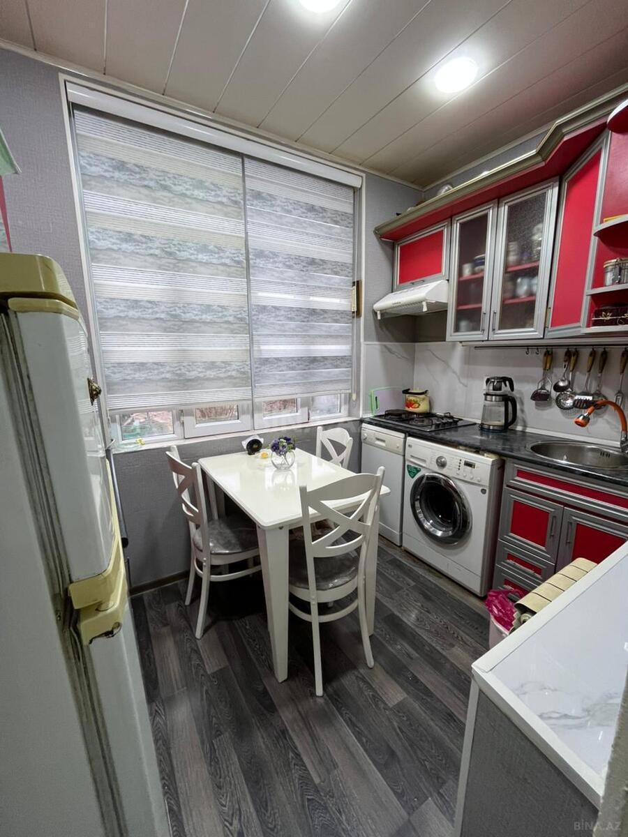 3 otaqlı Köhnə tikili, Bülbülə q., Bakı