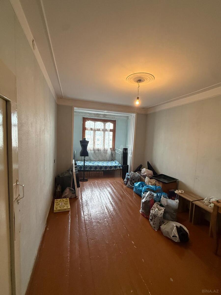 4 otaqlı Köhnə tikili, Bakıxanov q., Bakı