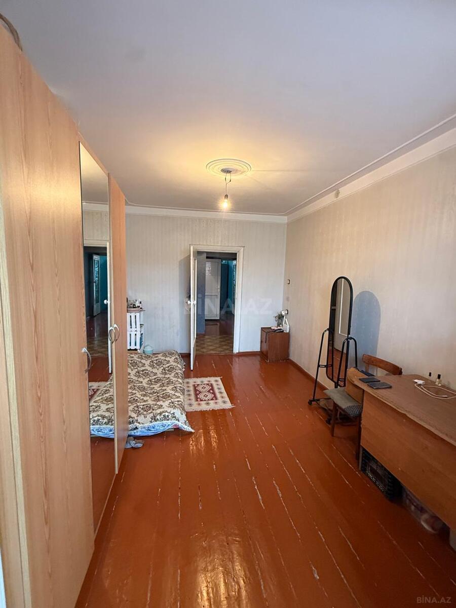 4 otaqlı Köhnə tikili, Bakıxanov q., Bakı