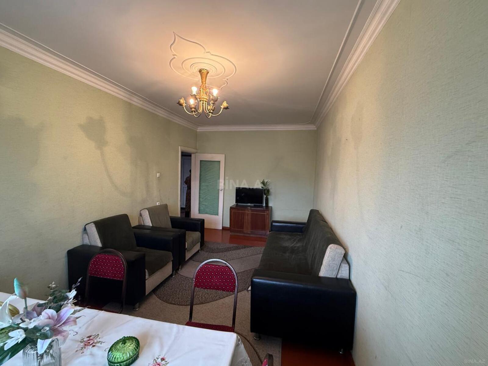 4 otaqlı Köhnə tikili, Bakıxanov q., Bakı