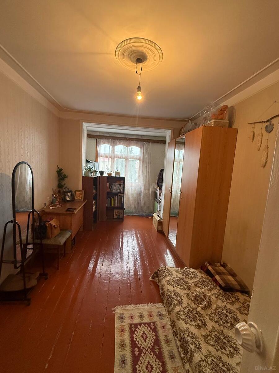 4 otaqlı Köhnə tikili, Bakıxanov q., Bakı