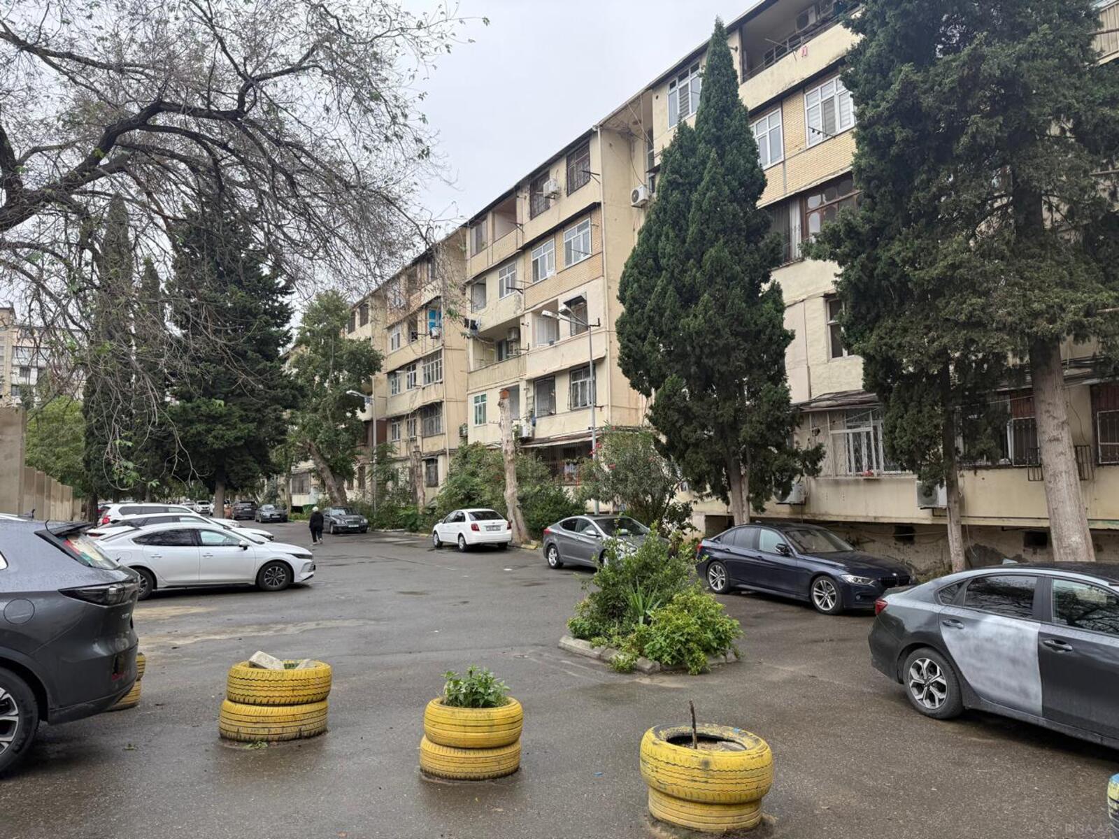 4 otaqlı Köhnə tikili, Bakıxanov q., Bakı