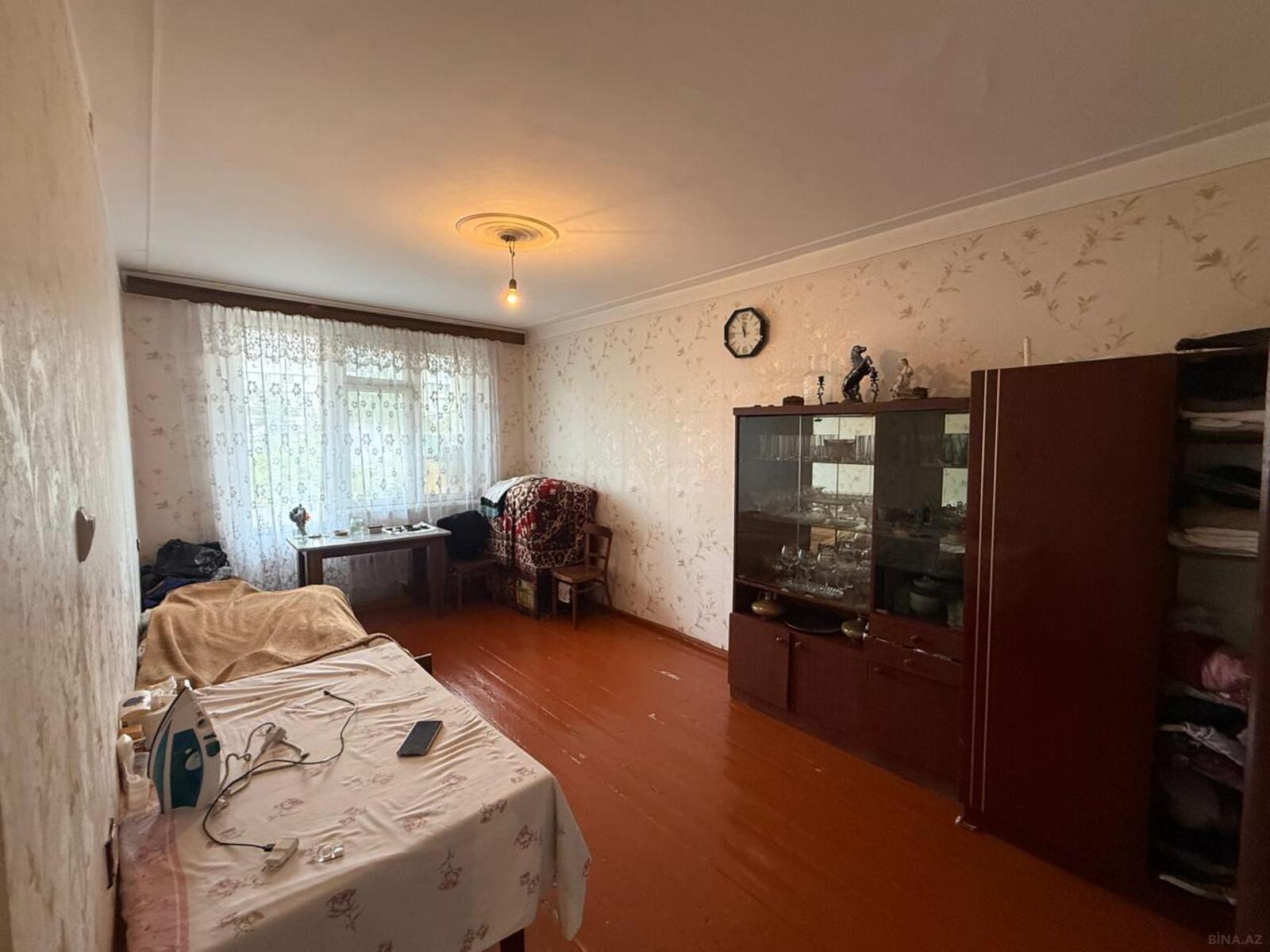 4 otaqlı Köhnə tikili, Bakıxanov q., Bakı