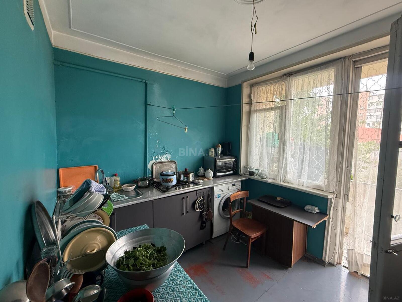 4 otaqlı Köhnə tikili, Bakıxanov q., Bakı