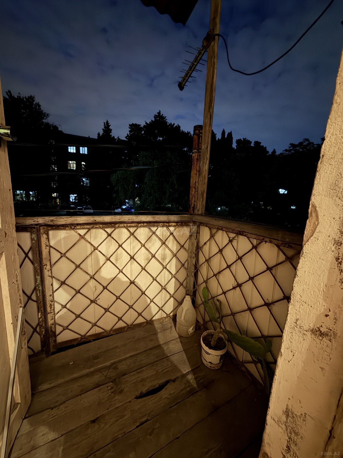 3 otaqlı Köhnə tikili, Ağ şəhər q., Bakı