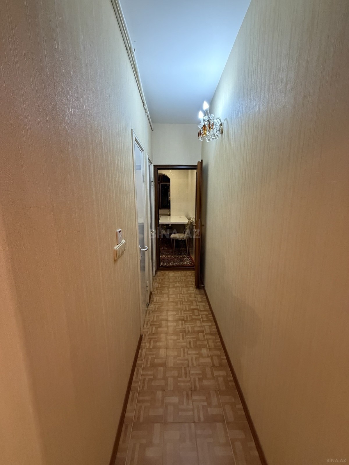 3 otaqlı Köhnə tikili, Xalqlar Dostluğu m., Bakı