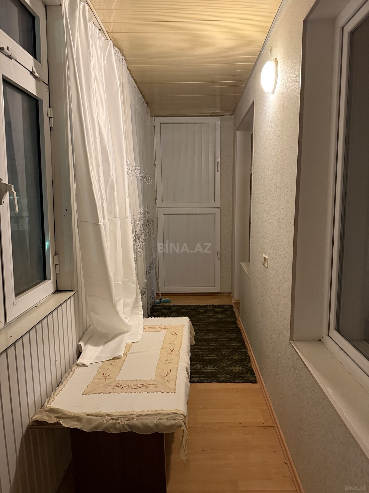 3 otaqlı Köhnə tikili, Xalqlar Dostluğu m., Bakı