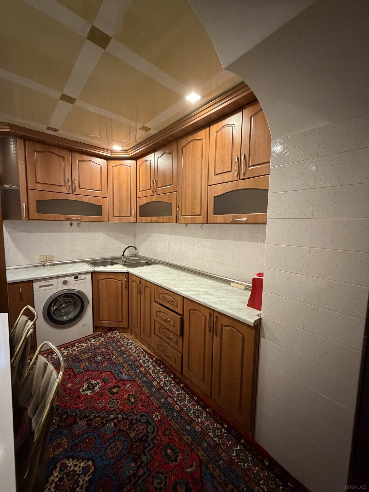 3 otaqlı Köhnə tikili, Xalqlar Dostluğu m., Bakı