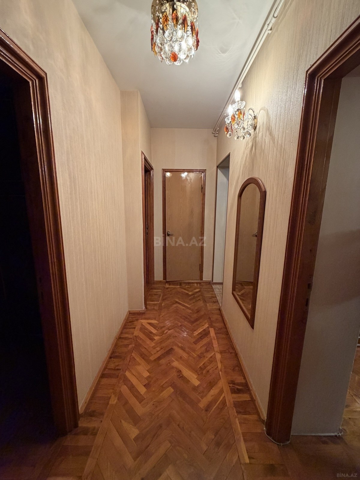 3 otaqlı Köhnə tikili, Xalqlar Dostluğu m., Bakı