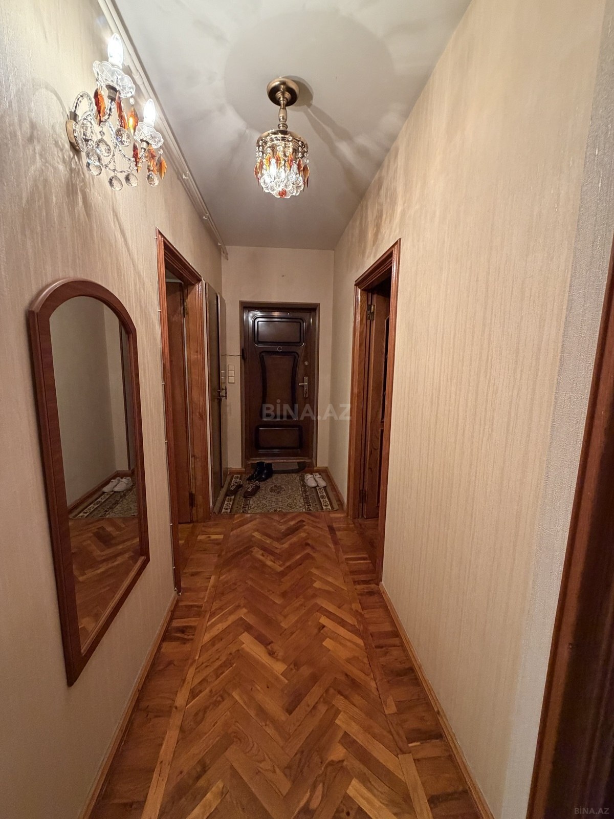 3 otaqlı Köhnə tikili, Xalqlar Dostluğu m., Bakı