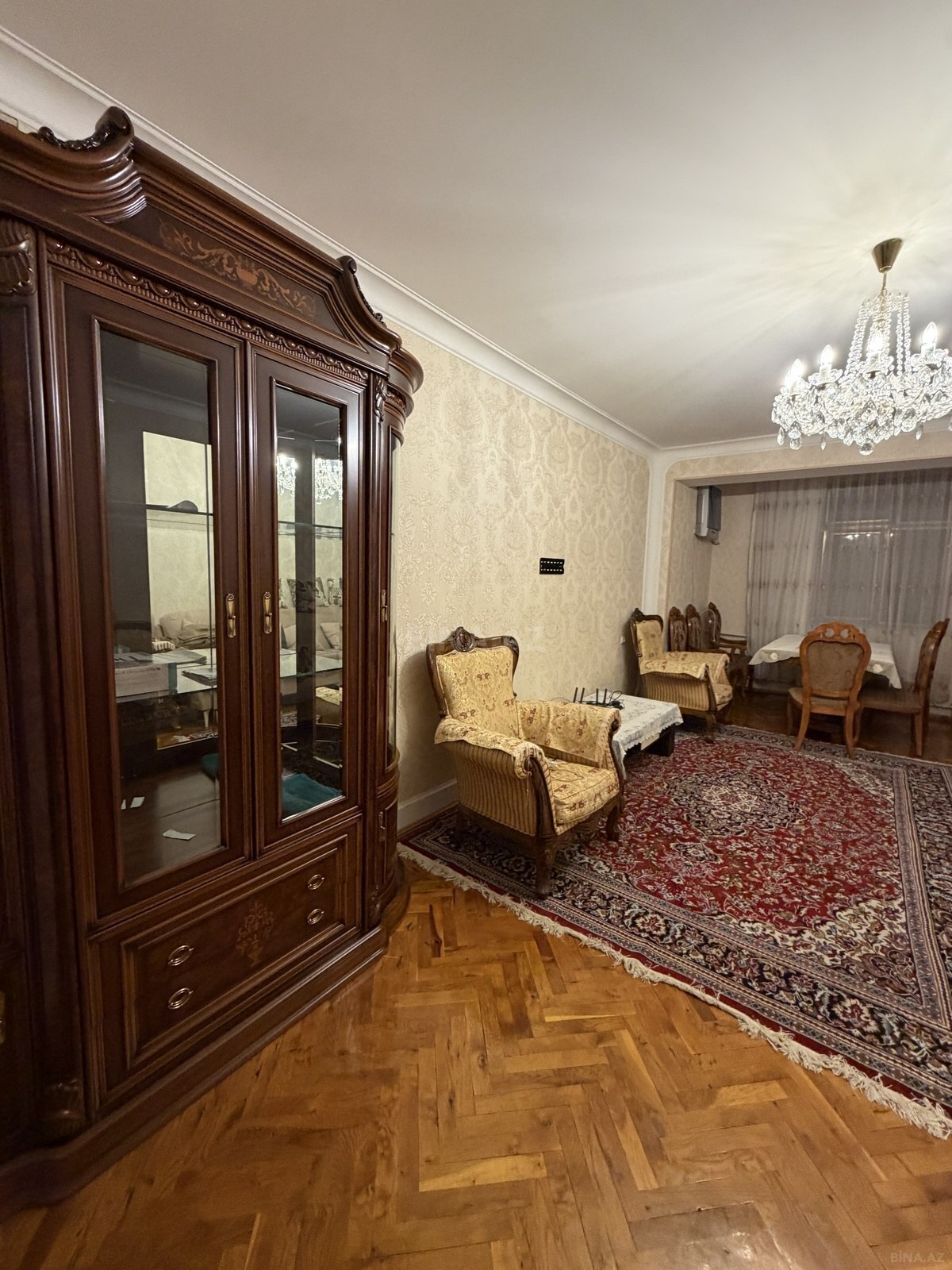 3 otaqlı Köhnə tikili, Xalqlar Dostluğu m., Bakı