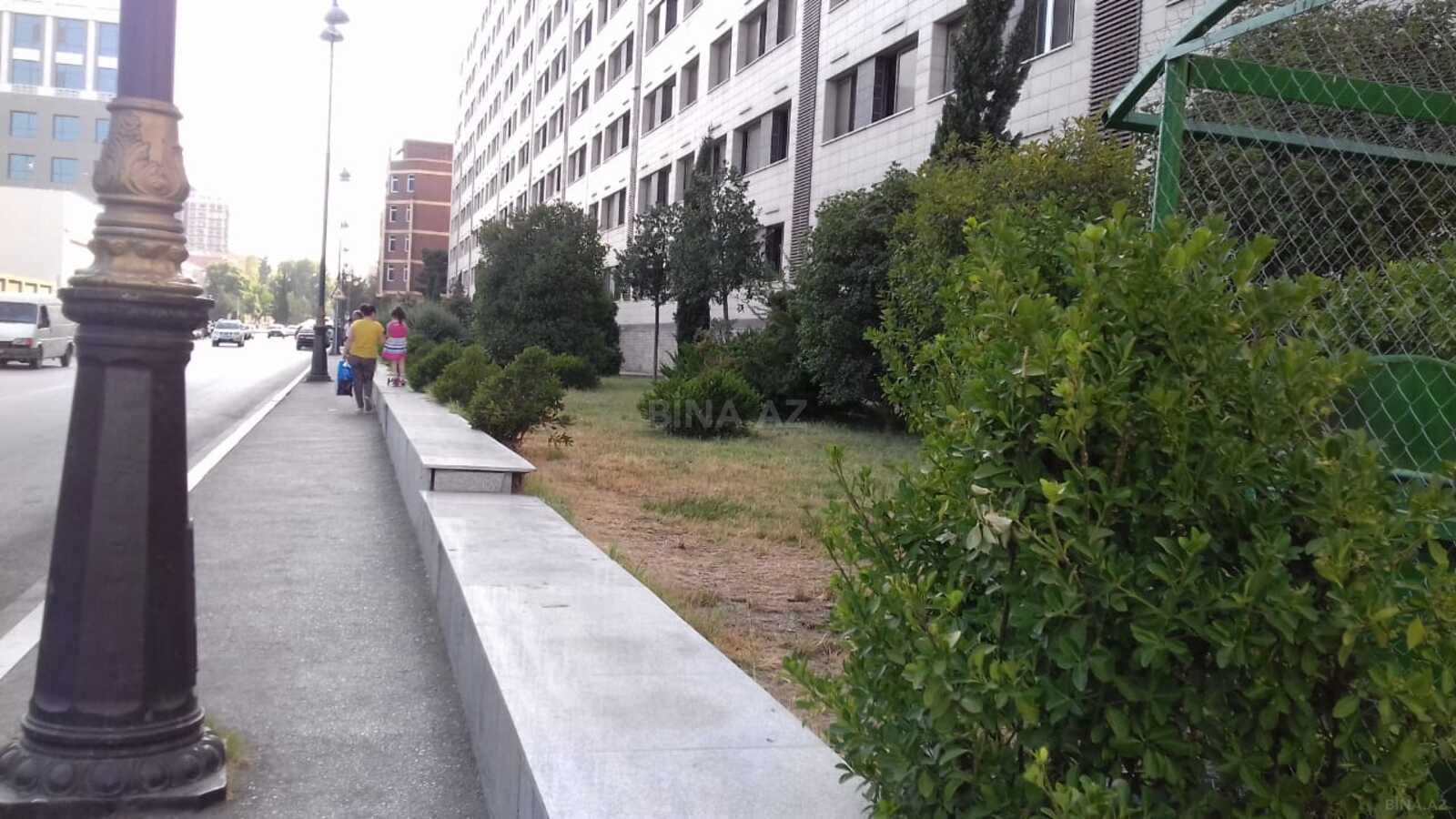 2 otaqlı Köhnə tikili, 8-ci mikrorayon q., Bakı