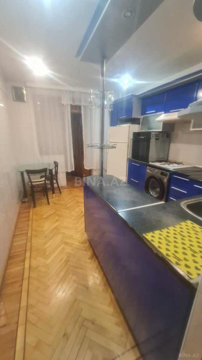 3 otaqlı Köhnə tikili, Şah İsmayıl Xətai m., Bakı