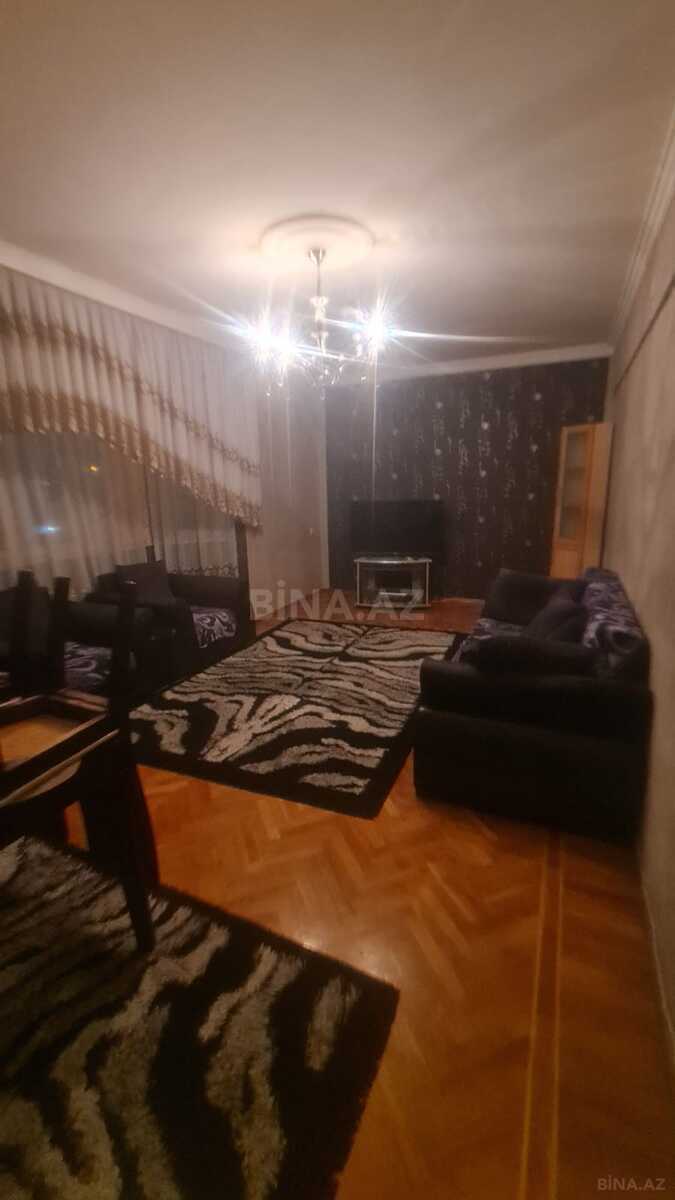 3 otaqlı Köhnə tikili, Şah İsmayıl Xətai m., Bakı