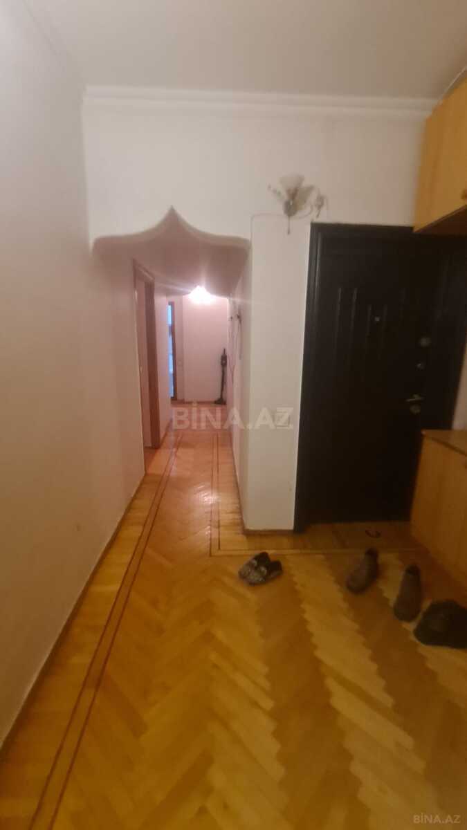 3 otaqlı Köhnə tikili, Şah İsmayıl Xətai m., Bakı