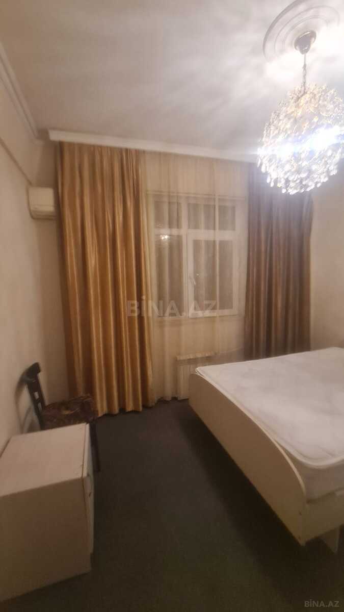 3 otaqlı Köhnə tikili, Şah İsmayıl Xətai m., Bakı