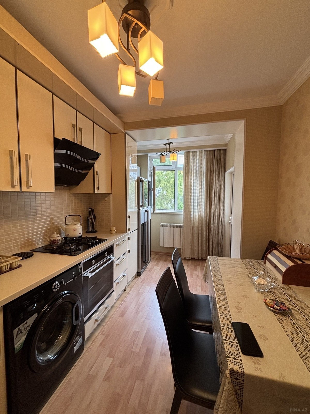 3 otaqlı Köhnə tikili, Neftçilər m., Bakı
