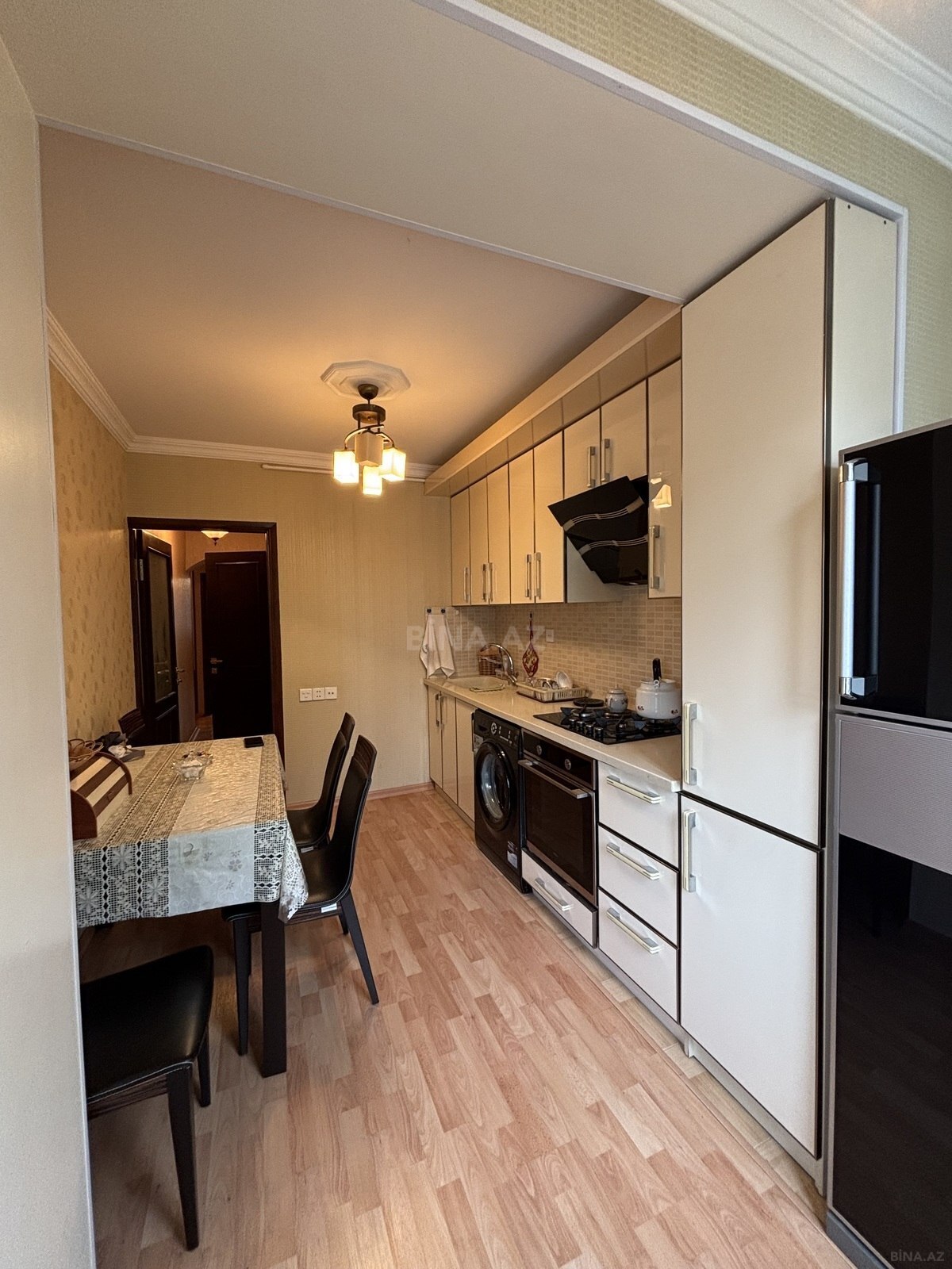3 otaqlı Köhnə tikili, Neftçilər m., Bakı