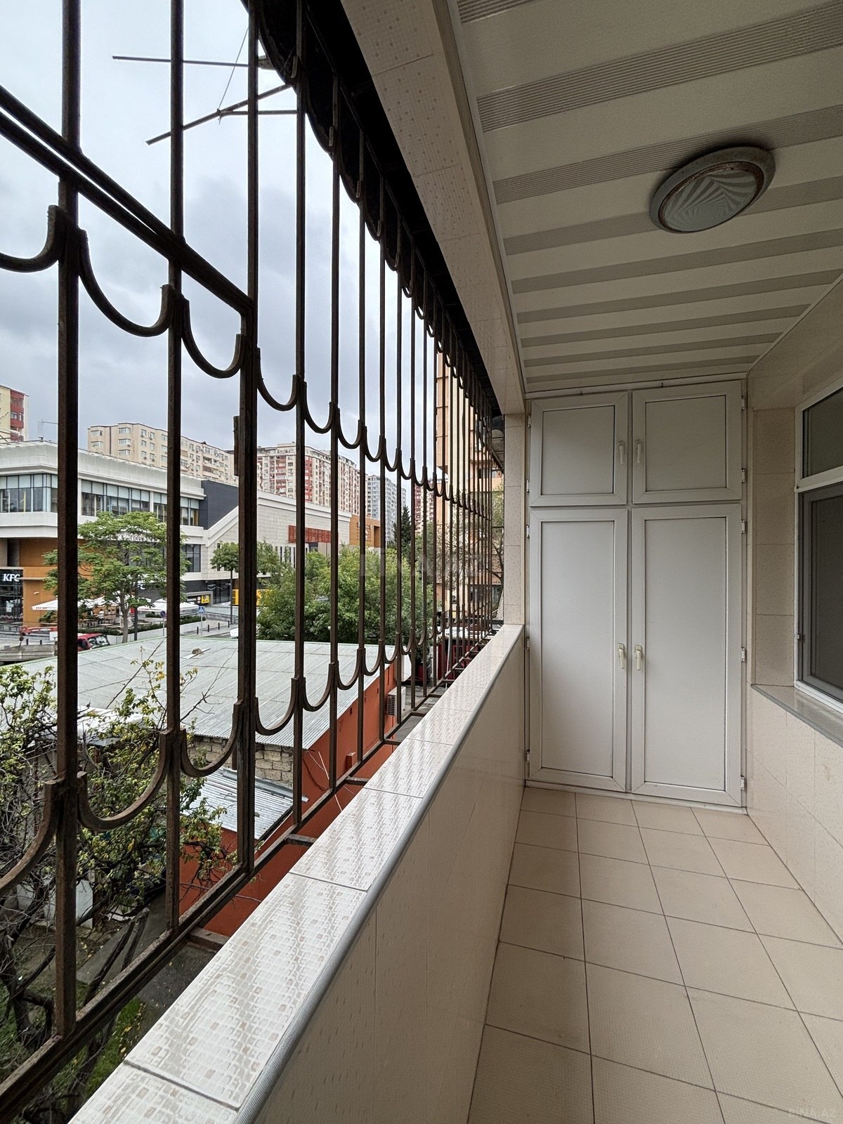 3 otaqlı Köhnə tikili, Neftçilər m., Bakı