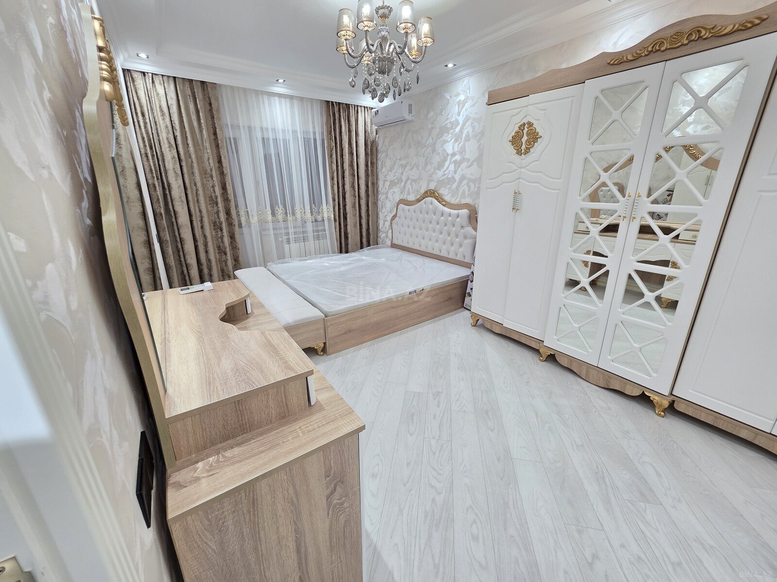 4 otaqlı Yeni tikili, Memar Əcəmi m., Bakı