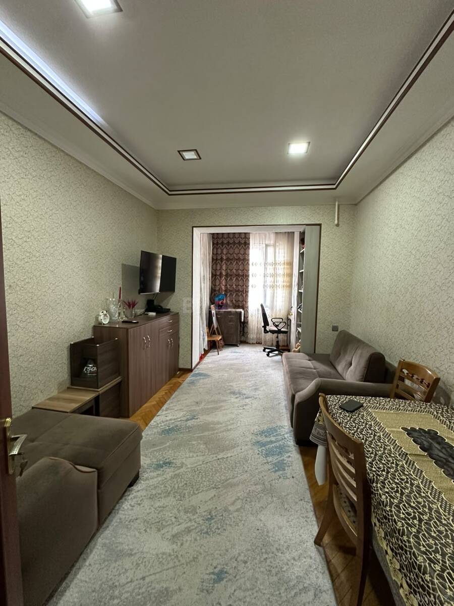 3 otaqlı Köhnə tikili, Neftçilər m., Bakı