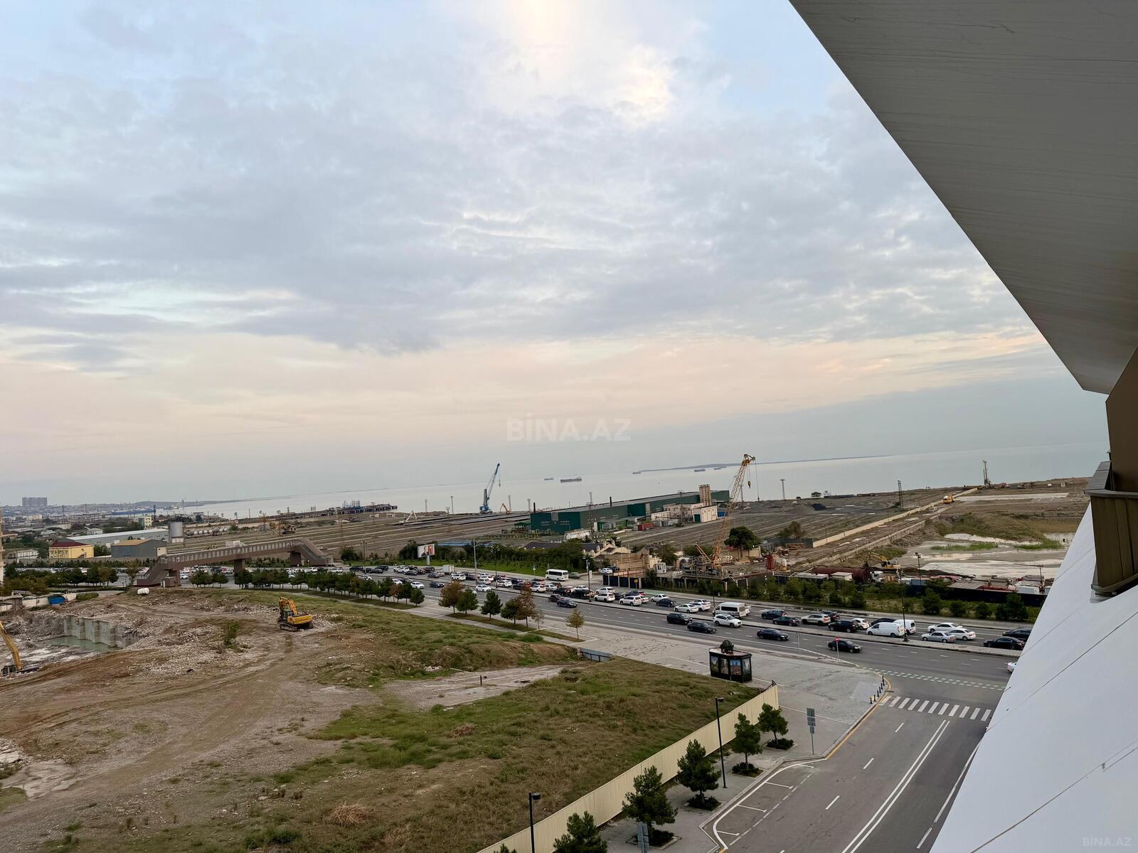 6 otaqlı Yeni tikili, Ağ şəhər q., Bakı