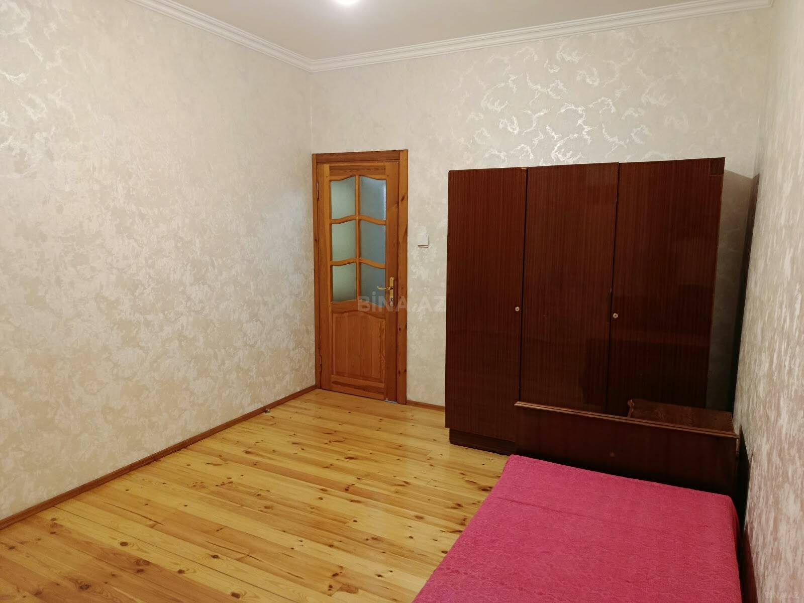 3 otaqlı Köhnə tikili, Xalqlar Dostluğu m., Bakı