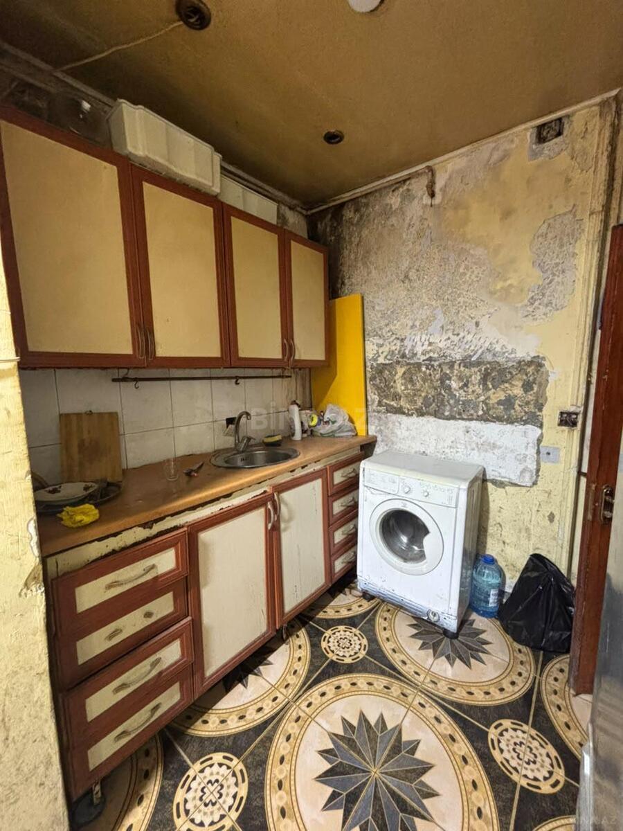 3 otaqlı Köhnə tikili, Memar Əcəmi m., Bakı