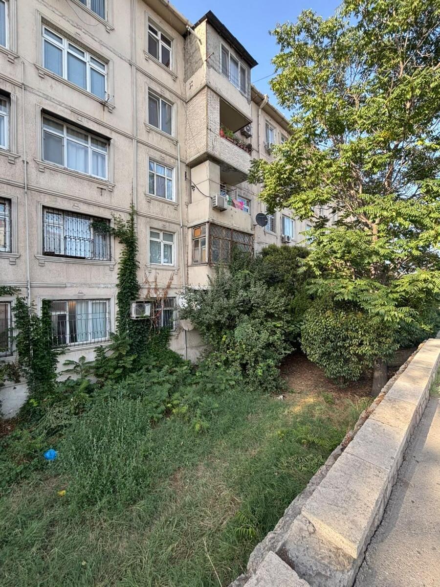 3 otaqlı Köhnə tikili, Memar Əcəmi m., Bakı