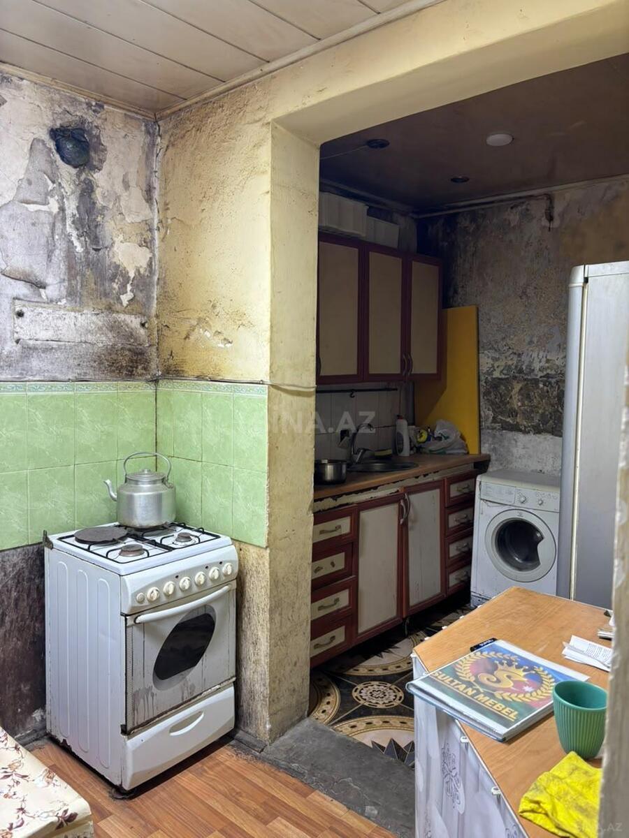 3 otaqlı Köhnə tikili, Memar Əcəmi m., Bakı