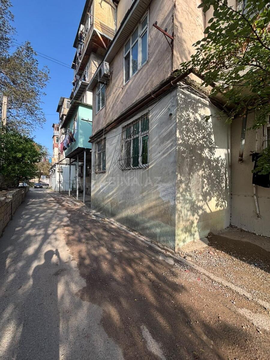3 otaqlı Köhnə tikili, Memar Əcəmi m., Bakı