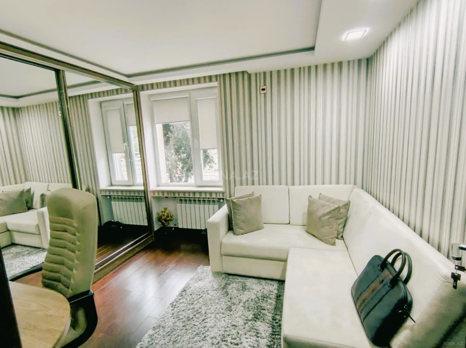 3 otaqlı Köhnə tikili, Şah İsmayıl Xətai m., Bakı