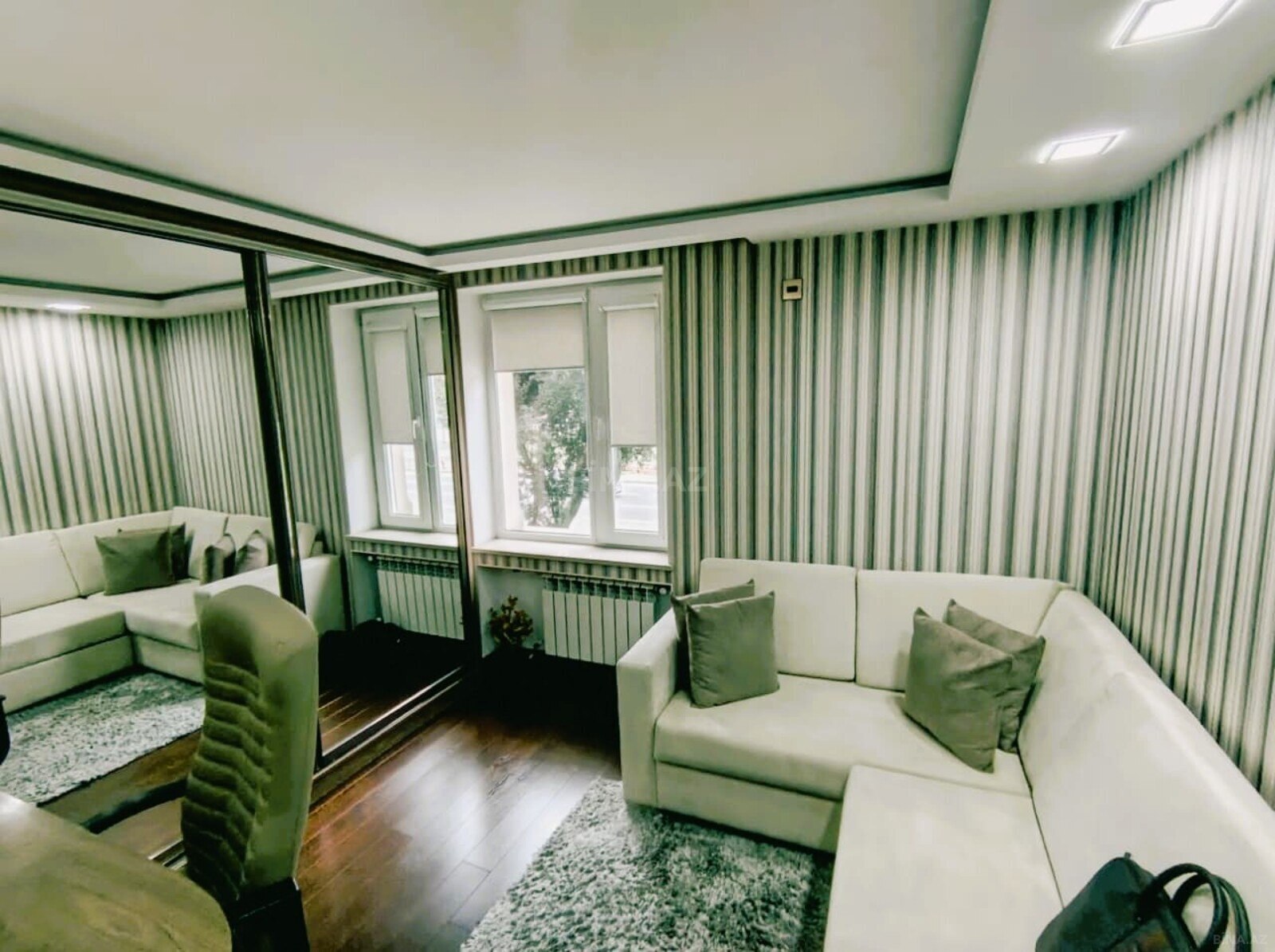 3 otaqlı Köhnə tikili, Şah İsmayıl Xətai m., Bakı