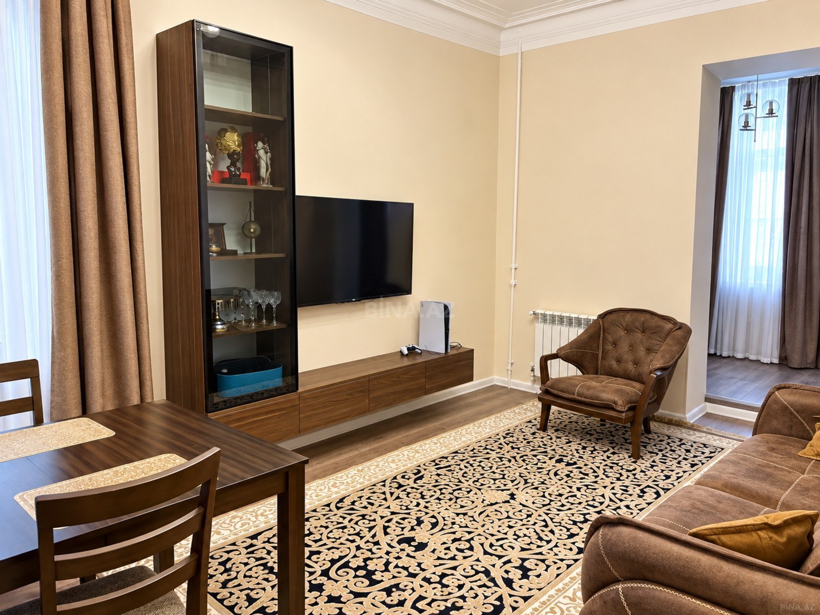 2 otaqlı Köhnə tikili, Elmlər Akademiyası m., Bakı