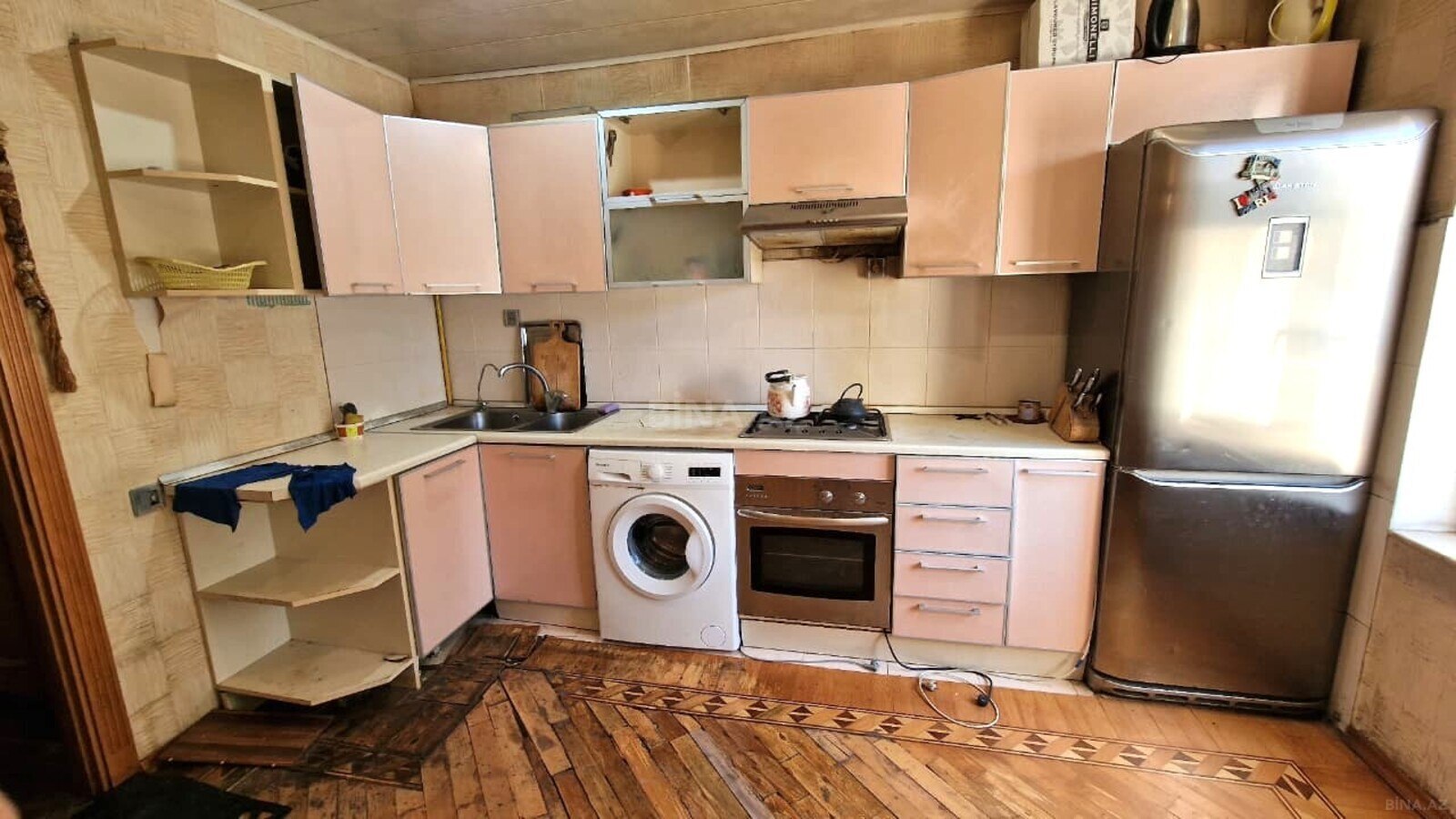 3 otaqlı Köhnə tikili, Elmlər Akademiyası m., Bakı