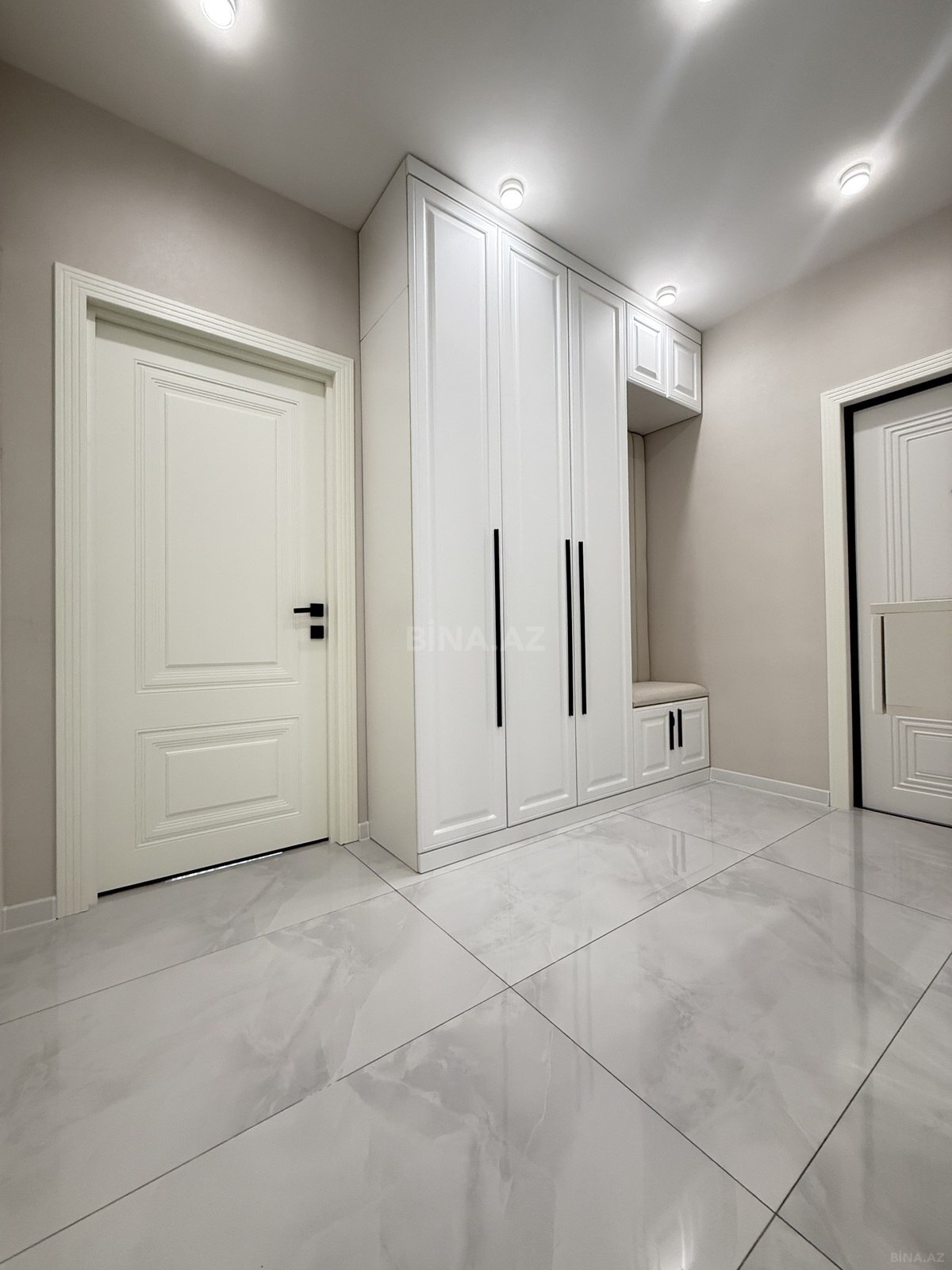 3 otaqlı Köhnə tikili, Koroğlu m., Bakı