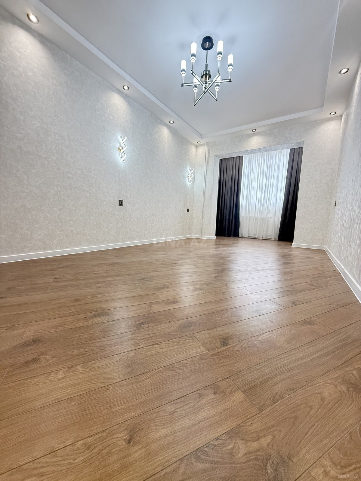3 otaqlı Köhnə tikili, Koroğlu m., Bakı