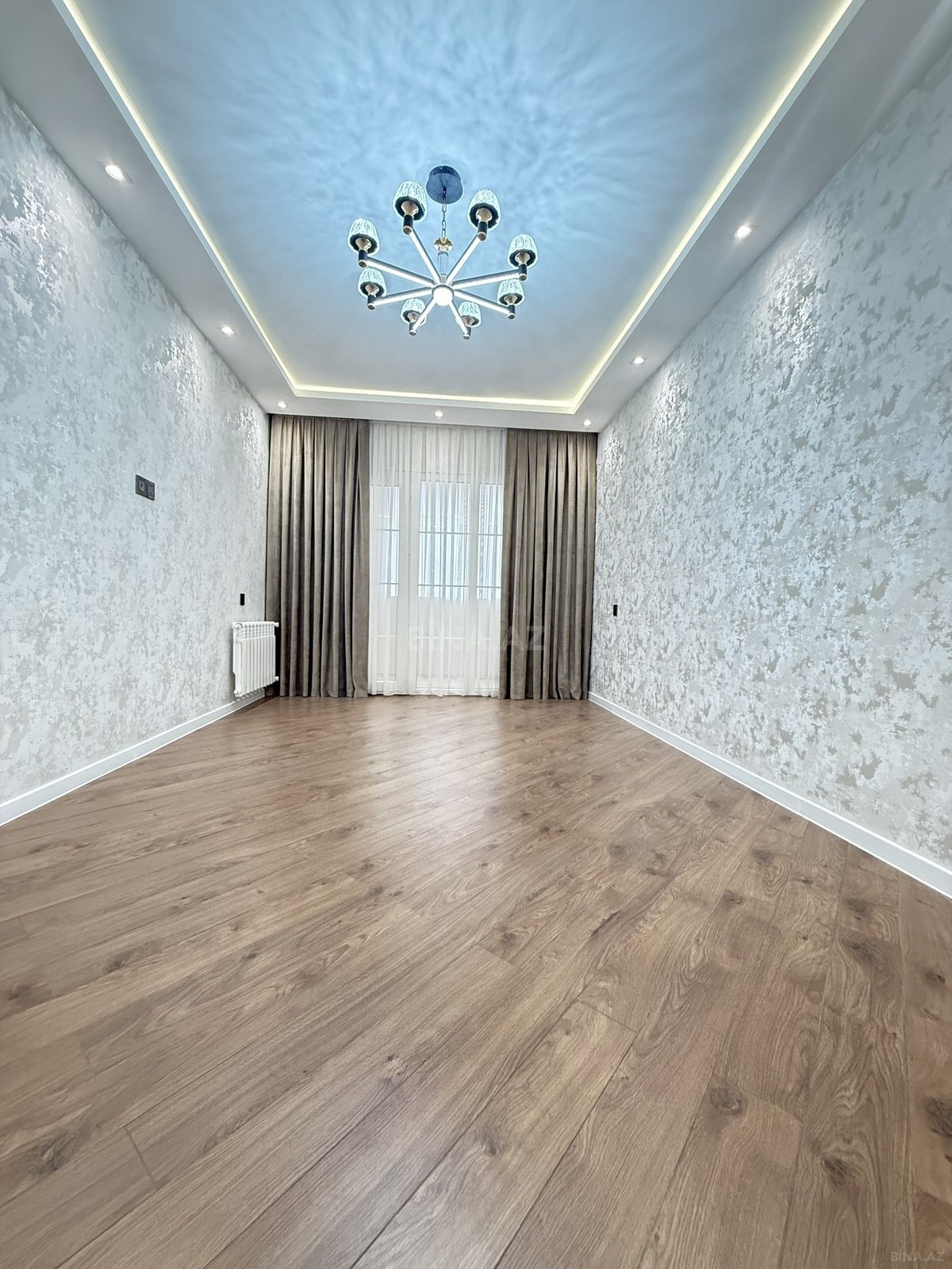 3 otaqlı Köhnə tikili, Koroğlu m., Bakı
