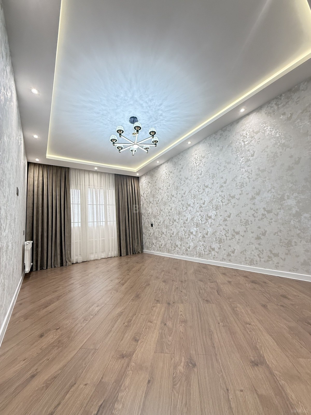 3 otaqlı Köhnə tikili, Koroğlu m., Bakı