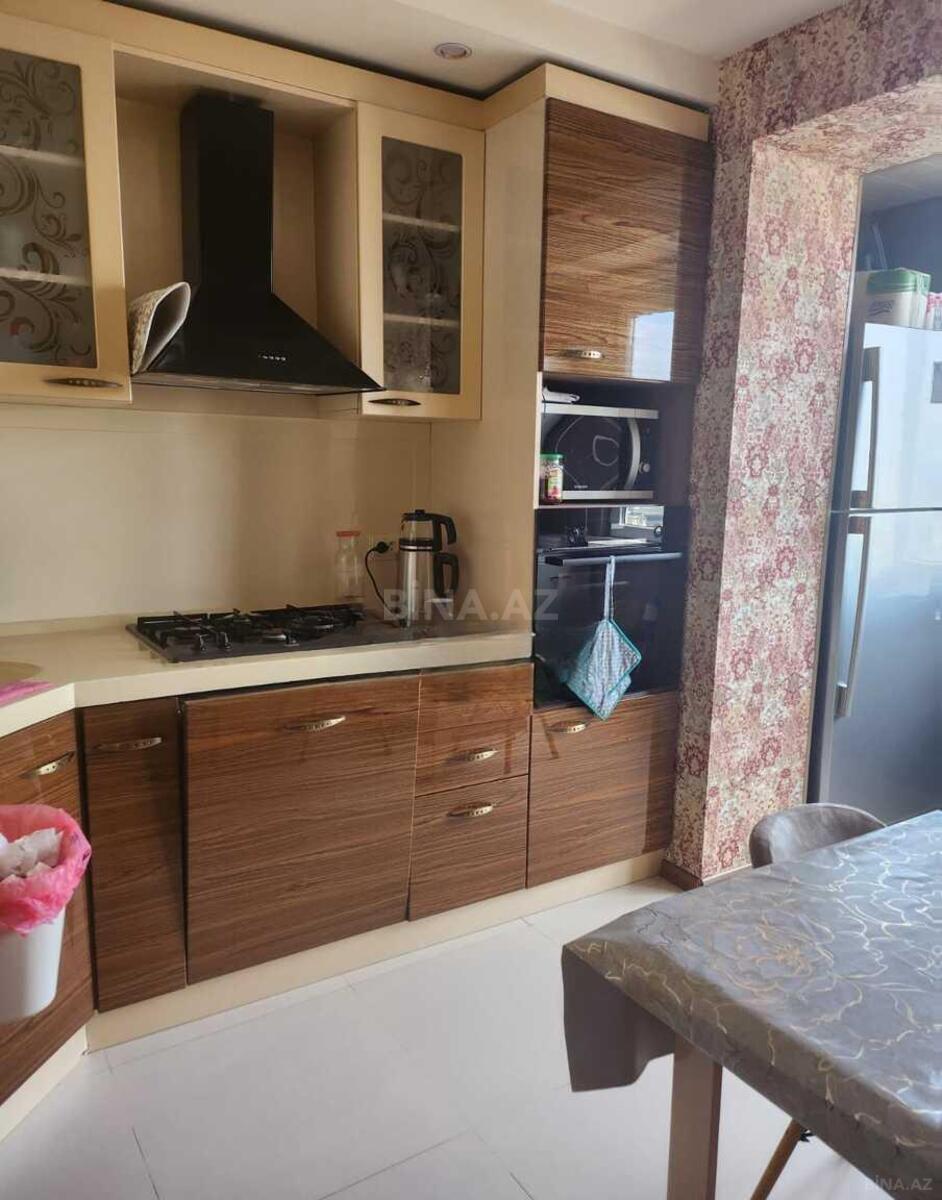 3 otaqlı Köhnə tikili, Həzi Aslanov m., Bakı